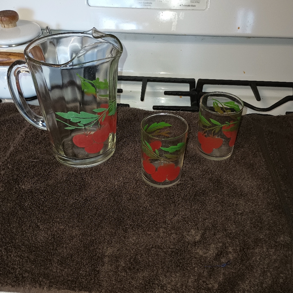 Cherry Print Pitcher with Glasses